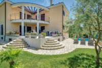 ISTRA, MEDULIN - Luksuzna klasična vila 50 metrov od plaže