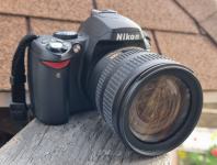 Nikon D40 + Nikon AF-S Nikkor 18-70mm f/3.5-4.5G ED