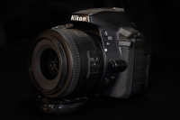 Prodam NIKON D5300 + Nikon DX 35mm f/1.8