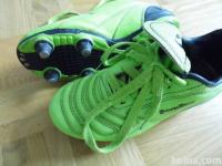 Nogometni čevlji - kopački št.31 zelene barve