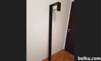 IKEA črn stenski garderobni obešalnik