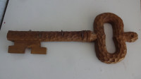 Lesen obešalnik za ključe v obliki ključa 34 cm