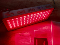 LED panel za rdečo in infrardečo svetlobno terapijo (SunGrow VIG 500)