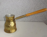 Nerabljena džezvica z lesenim ročajem, višina 8 cm