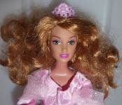 Čudovita dolgolasa princeska velikosti Barbie punčk s krono