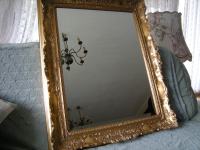 Antik,  starinsko  ogledalo, v lesenem okvirju, brušeni robovi
