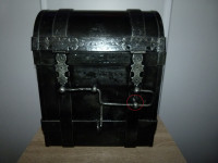 kovinska skrinjica - treasure chest