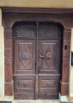 Stara lesena masivna dvokrilna vhodna vrata