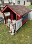 Otroška hiška lesena