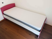 2 otroški postelji 90x200 cm z vzmetnico