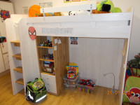 Otroška soba - pograd garnitura s pisalno mizo