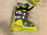 Otroški smučarski čevlji NORDICA Racing Team 01 - 240/245 vol 38,5
