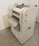 Stroj za izdelavo pekovskega peciva