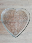 Steklen pladenj v obliki srca