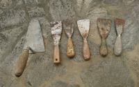 Zidarsko orodje (pleskarske lopatice - špohtli, zidarska žlica - kela)