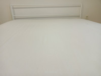 Bela kovinska postelja 160x200 160 x 200