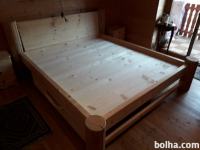 MAsivna lesena postelja iz brun