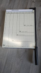 Kovinski rezalnik za rezanje papirja in folije do 10 listov A4