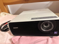 Sony projektor VPLEX100