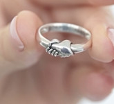 Nov srebrni prstan