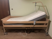 Bolniška postelja