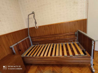 ELEKTRIČNA NEGOVALNA POSTELJA s trapezom ( dimenzije postelje 90 x 200