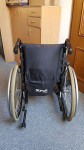 Invalidski voziček z dodatki