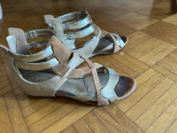 GUESS ženski sandali