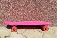 Rabljena roza rolka - oblika "penny board"