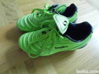 Nogometni čevlji - kopački št.31 zelene barve