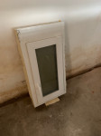 Okno Rehau Geneo, troslojna mlečna šipa 50x100 z nadrazširitvijo vred.