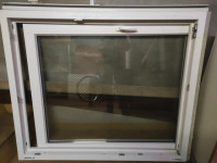 PVC okno 111 cm x 133 cm, levo odpiranje, z okvirjem (brez poštnine)