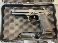Polavtomatska pištola Beretta 92FS v kalibru 9x19