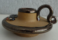 Svečnik z ročajem, keramika
