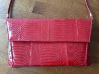 Rdeča elegantna torbica