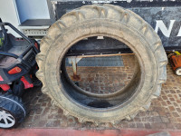 traktorska pnevmatika 11,2. 28