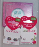 2 para: ženski ali dekliški uhani Biojoux: večbravni in bela kroglica