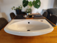 Manjši sanitarni keramičen umivalnik Camargue 45x28 cm