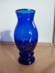 Vaza iz kobaltnega stekla