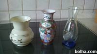 Vaze, dve porcelan, ena unikatna iz stekla