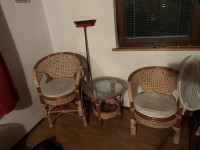 3 stoli iz ratana in mizica