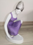 Vintage porcelanasta figura,ženska z vodo,HOLLOHAZA Hungary