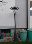 Dvoriščna zunanja LED svetilka s stebrom