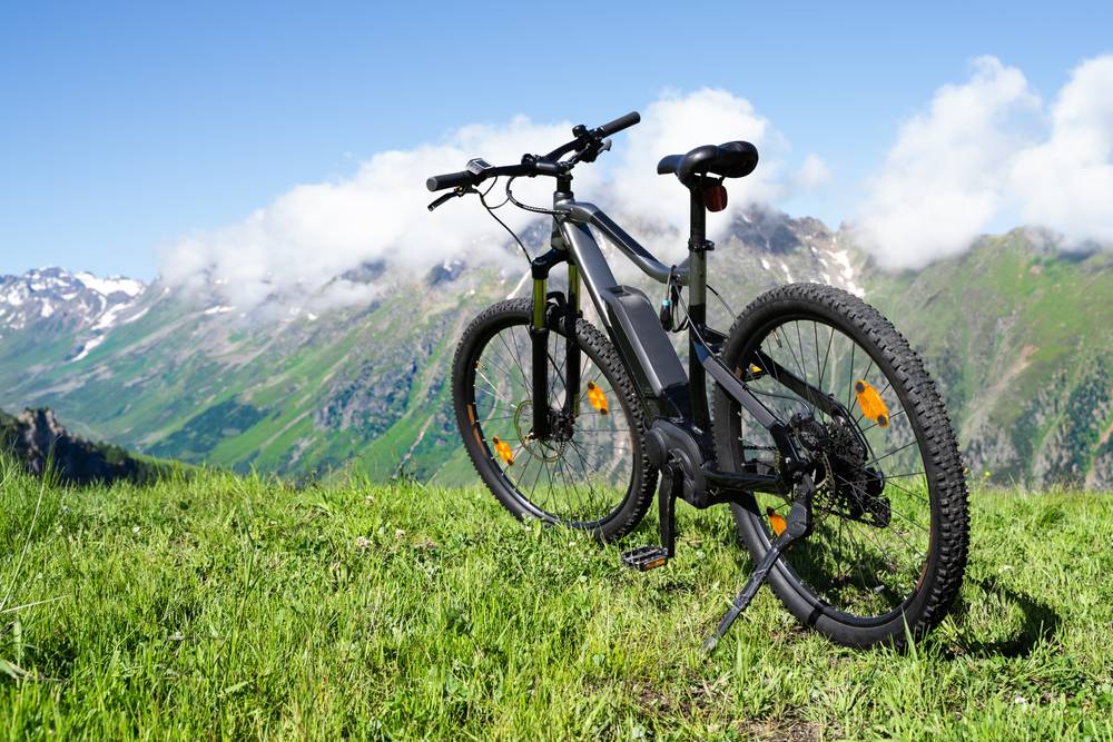 Kolesarjenje z električnim kolesom vas bo brez napora pripeljalo na vrh gora, kjer boste uživali v razgledu.