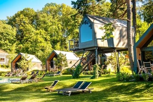 Chocholate village v Mariboru, je priljubljena luksuzna glamping nastanitev v osrčju narave.