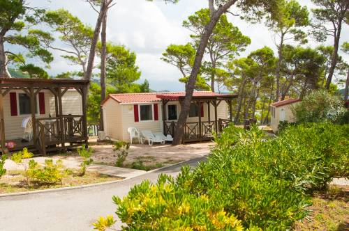 Mobilne hiške ob morju so priljubljena izbira turistične nastanitve.