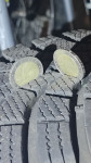 Prodam 2 pnevmatiki Goodyear 205/60/16 zimski, voženi 8 mesecev