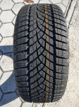 Pnevmatike Goodyear 225/45/17 zimska Količina: 1