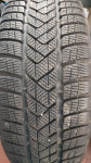 Zimske Pnevmatike Pirelli 225/55/17 zimska Količina: 1 dot22, 7.5mm.