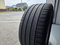 samo 1 kos Michelin 245/40/18 poletna Količina: 1